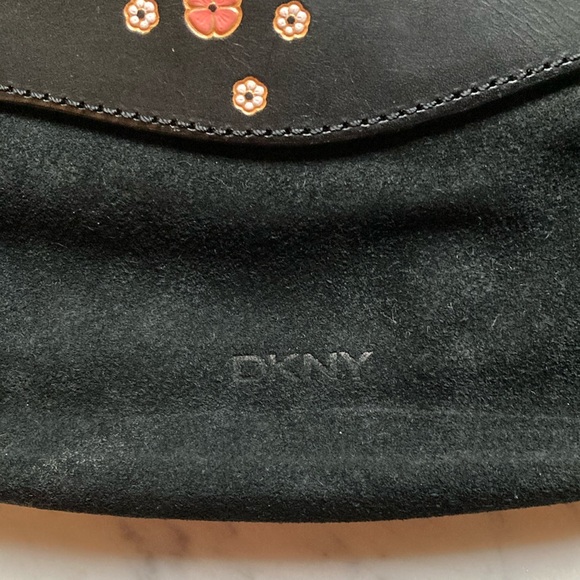 Vintage DKNY Black Suede Purse With Embossed Floral Handles - Picture 6 of 12